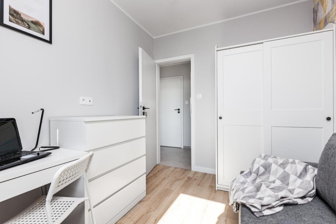 Pokoje Gdansk Zaspa - Pilotow 20B, 800M Skm-Zaspa, Odleglosc Do Morza 3Km Apartment Bagian luar foto