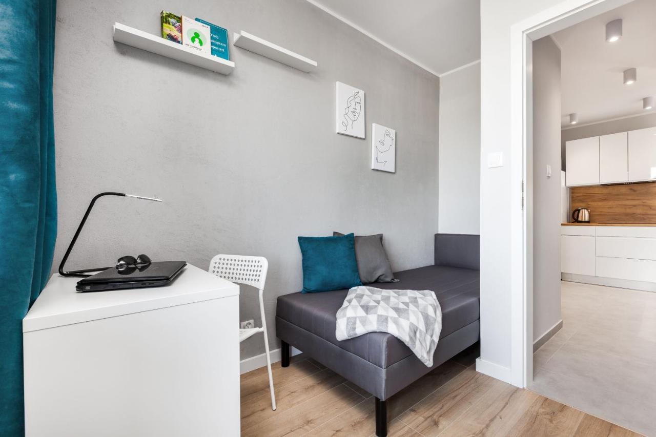 Pokoje Gdansk Zaspa - Pilotow 20B, 800M Skm-Zaspa, Odleglosc Do Morza 3Km Apartment Bagian luar foto